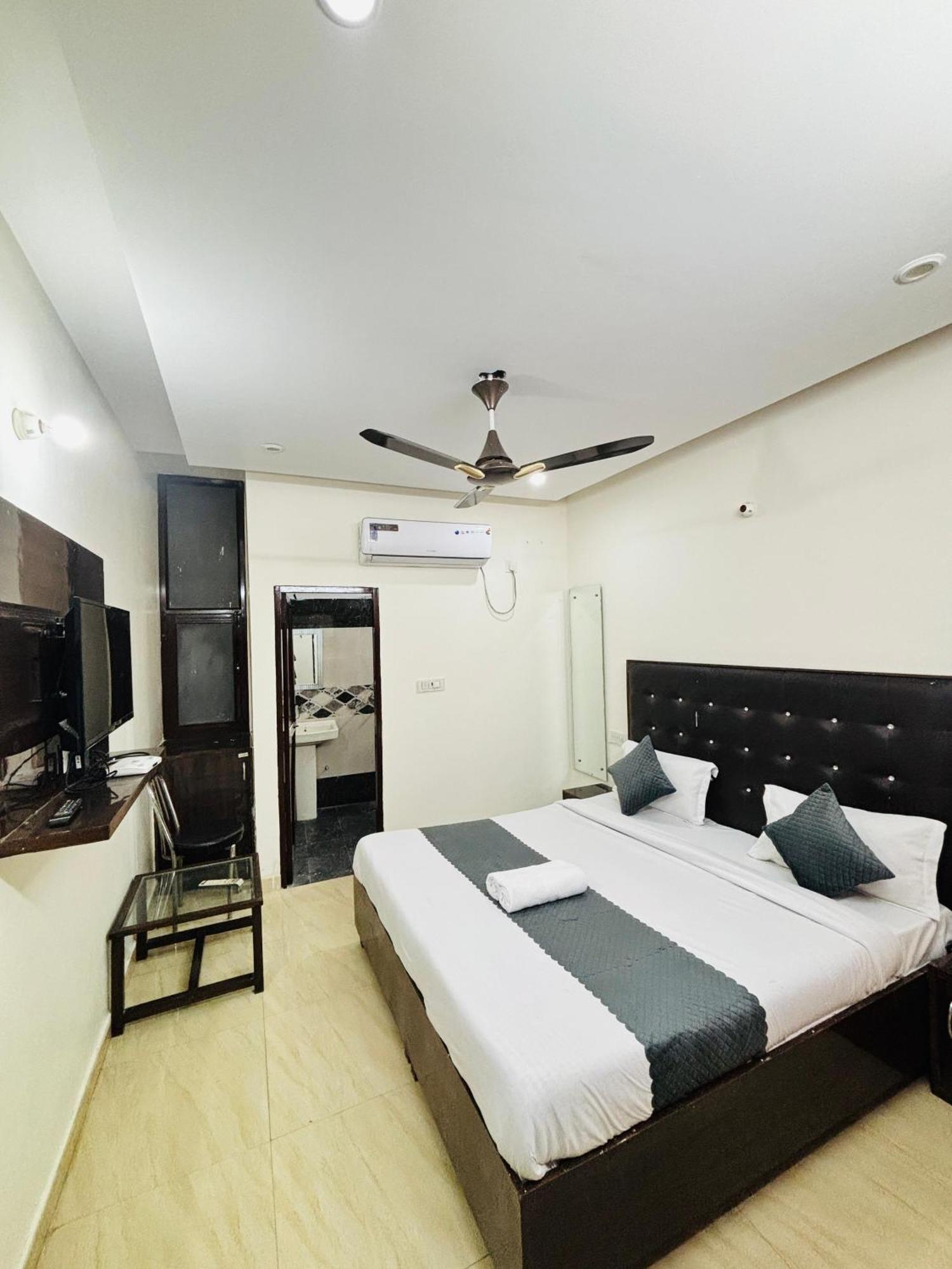 Hotel Kb Square Near Chandigarh Railway Station Εξωτερικό φωτογραφία