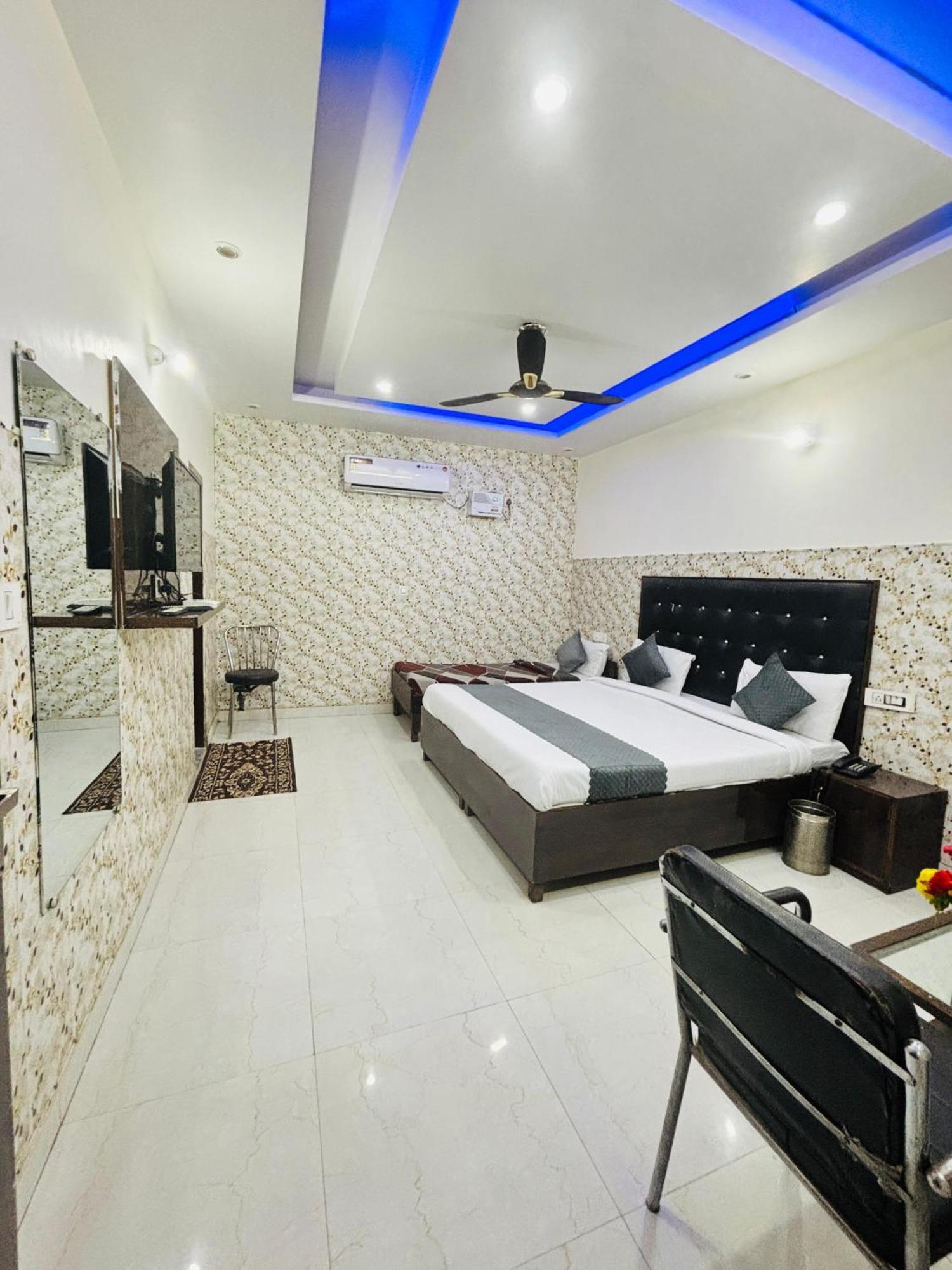 Hotel Kb Square Near Chandigarh Railway Station Δωμάτιο φωτογραφία
