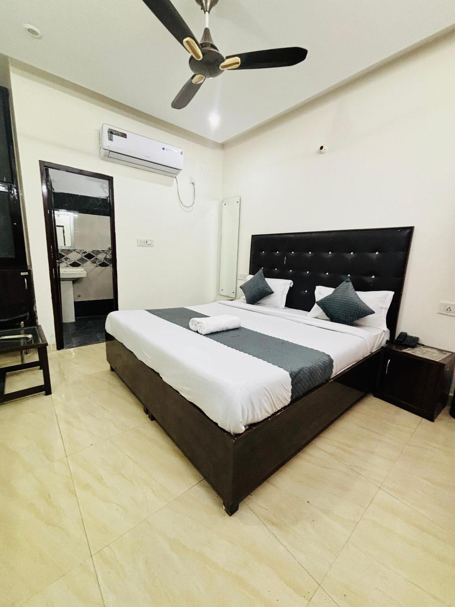 Hotel Kb Square Near Chandigarh Railway Station Εξωτερικό φωτογραφία