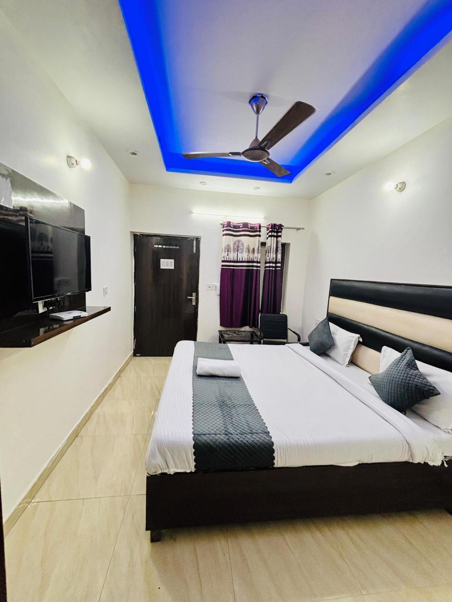 Hotel Kb Square Near Chandigarh Railway Station Εξωτερικό φωτογραφία